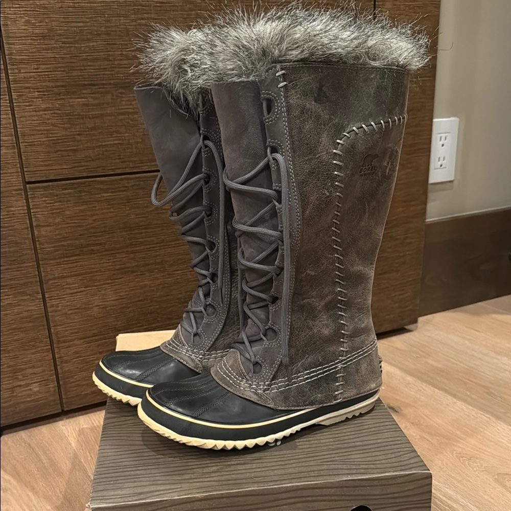 Sorel Women's Gray Fur-Lined Boots: Cate the Great